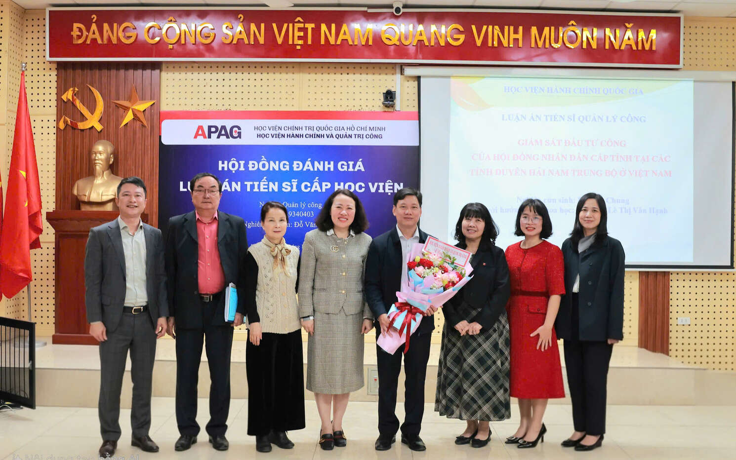 Học viện Hành chính và Quản trị công tổ chức bảo vệ luận án tiến sĩ cấp Học viện về giám sát đầu tư công của NCS Đỗ Văn Chung