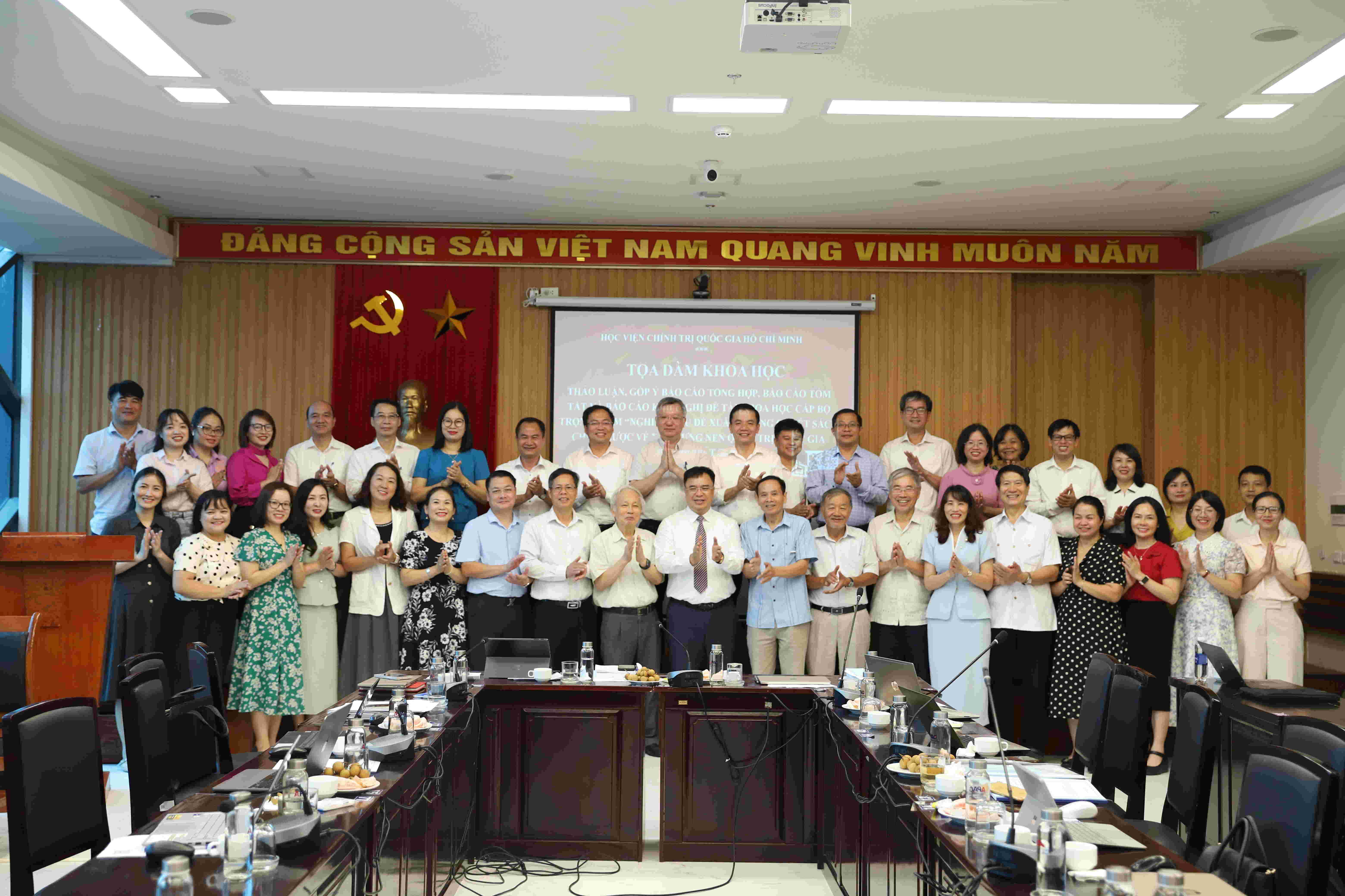 Hoàn thiện các quyết sách chiến lược về xây dựng nền quản trị quốc gia phục vụ phát triển