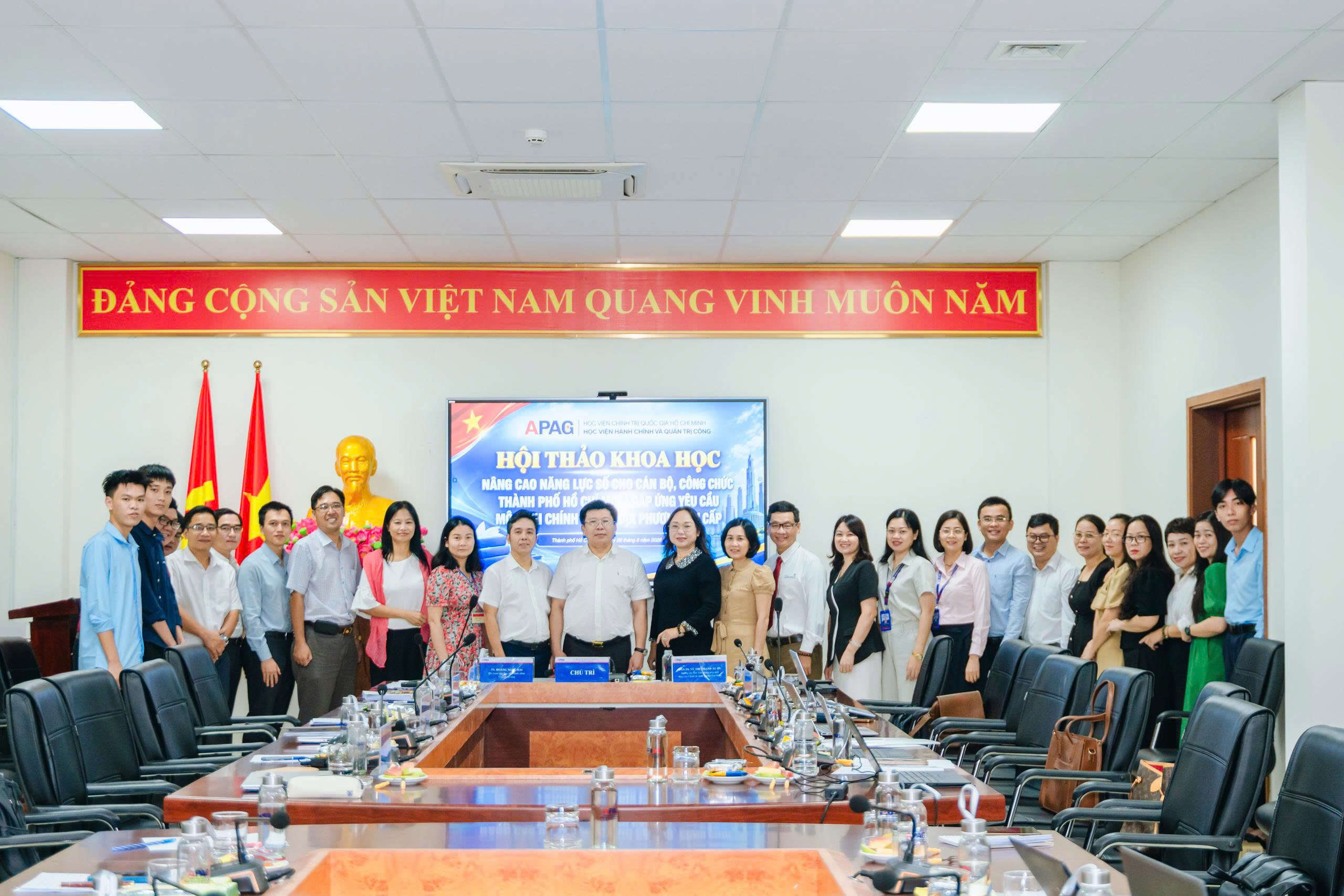 Nâng cao năng lực số cho cán bộ, công chức Thành phố Hồ Chí Minh đáp ứng yêu cầu mô hình chính quyền địa phương hai cấp