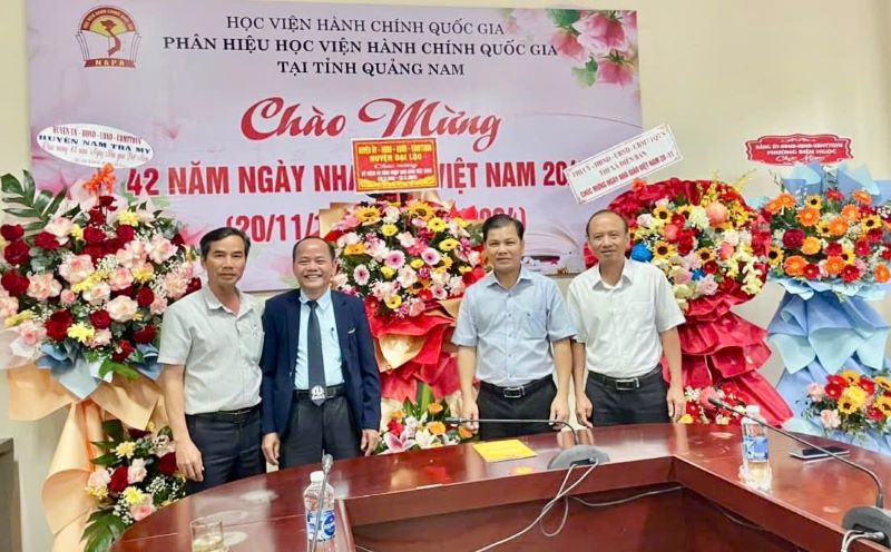 Huyện ủy, HĐND, UBND, UBMTTQVN huyện Đại Lộc, tỉnh Quảng Nam chúc mừng Phân hiệu Quảng Nam.