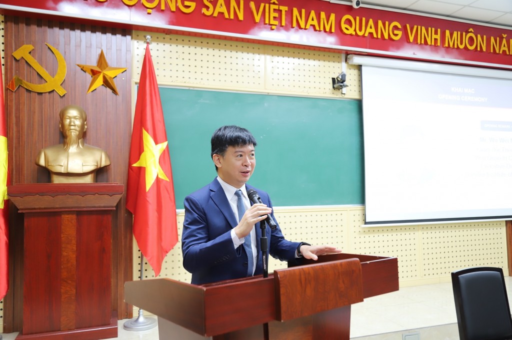 Mr. Wu Wei Neng, Executive Director of CIG.