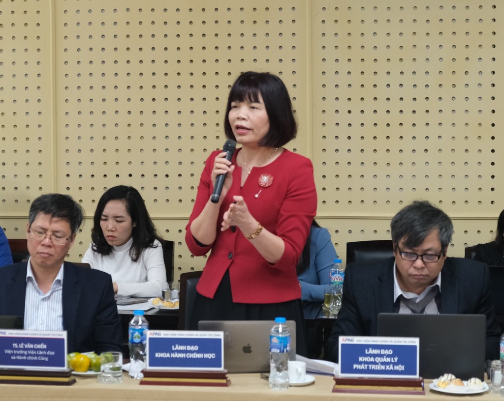 Assoc. Prof. Dr. Nguyen Thi Hong Hai, Dean of the Faculty of Administrative Sciences.