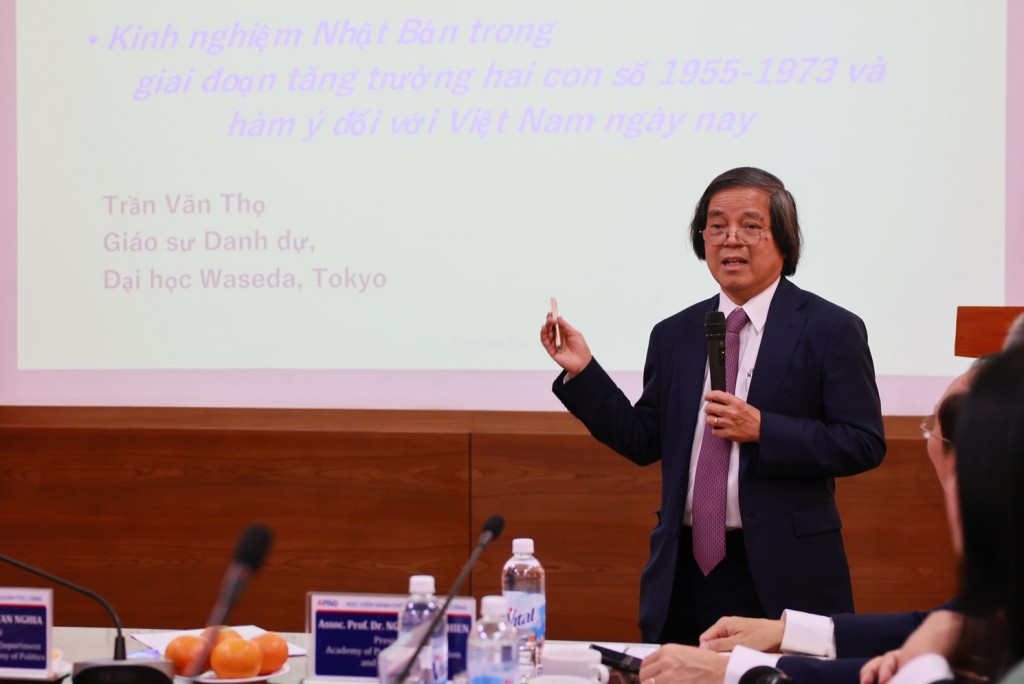 Prof. Tran Van Tho, Distinguished Professor, Waseda University (Japan), presented at the seminar.