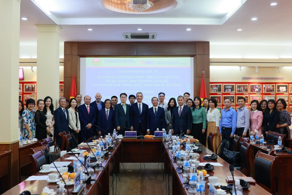 Participants of the seminar.