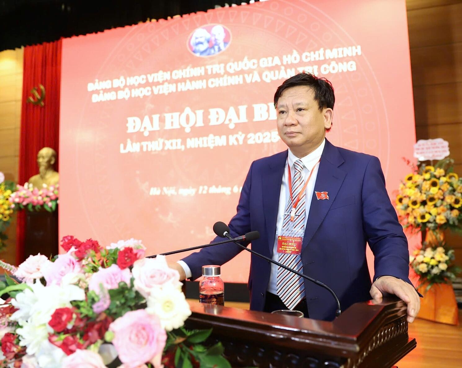 Đồng chí Trương Cộng Hoà trình bày tham luận