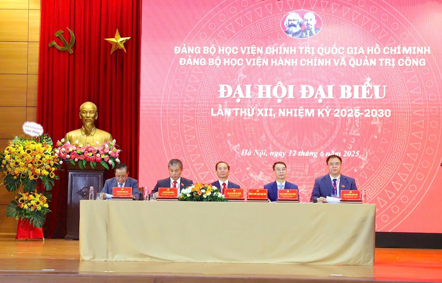 Đoàn Chủ tịch điều hành Đại hội