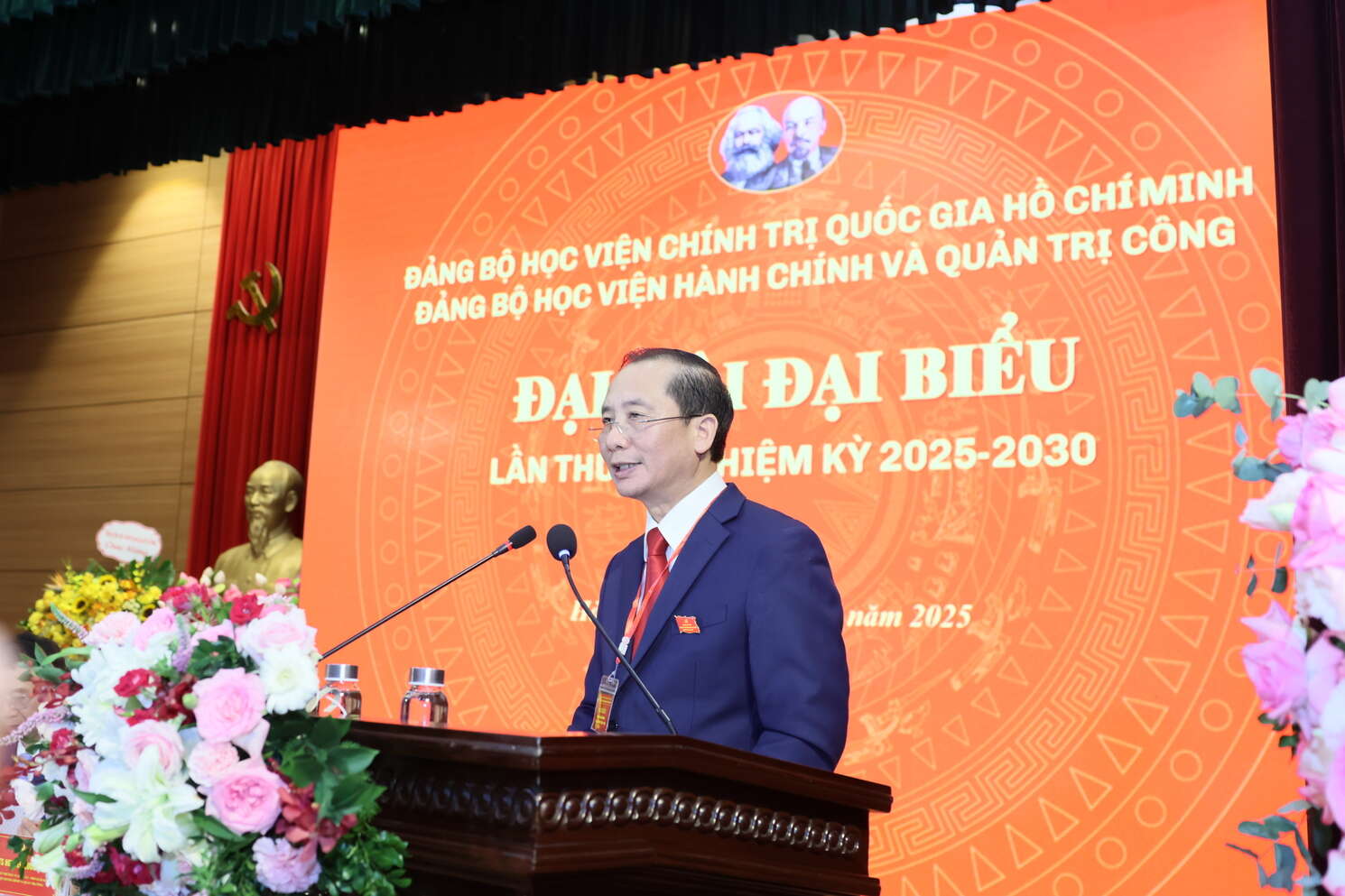 Đồng chí Nguyễn Bá Chiến, Bí thư Đảng ủy, Chủ tịch Hội đồng Học viện phát biểu khai mạc Đại hội