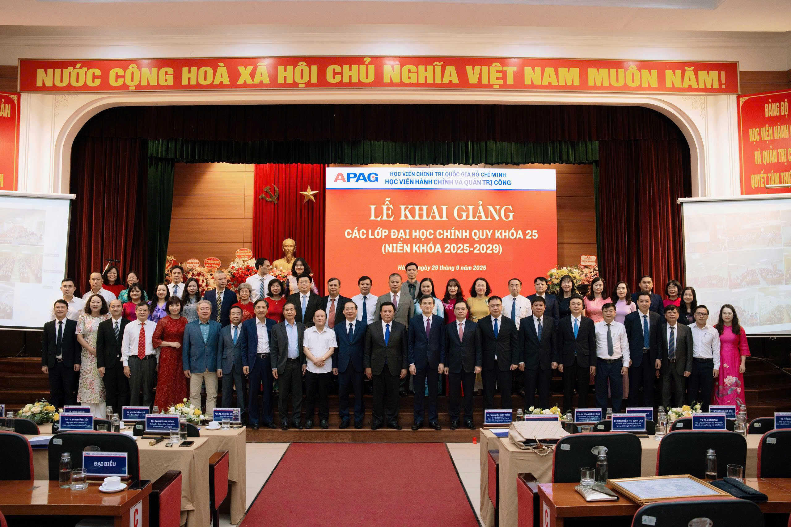 Opening Ceremony of Undergraduate Cohort 25 (Academic term 2025–2029) and Announcement Ceremony of the Decision on granting accreditation certificates for 08 undergraduate programs