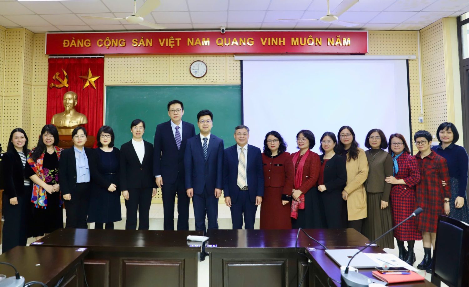 Academic Exchange and Research Experience Sharing in Public Governance, Party Building, and State Management
