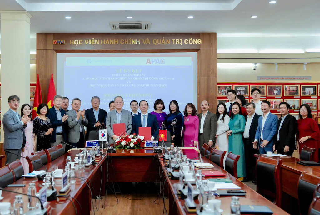 Promoting Cooperation in Training High-Quality Governance Human Resources between Vietnam and South Korea