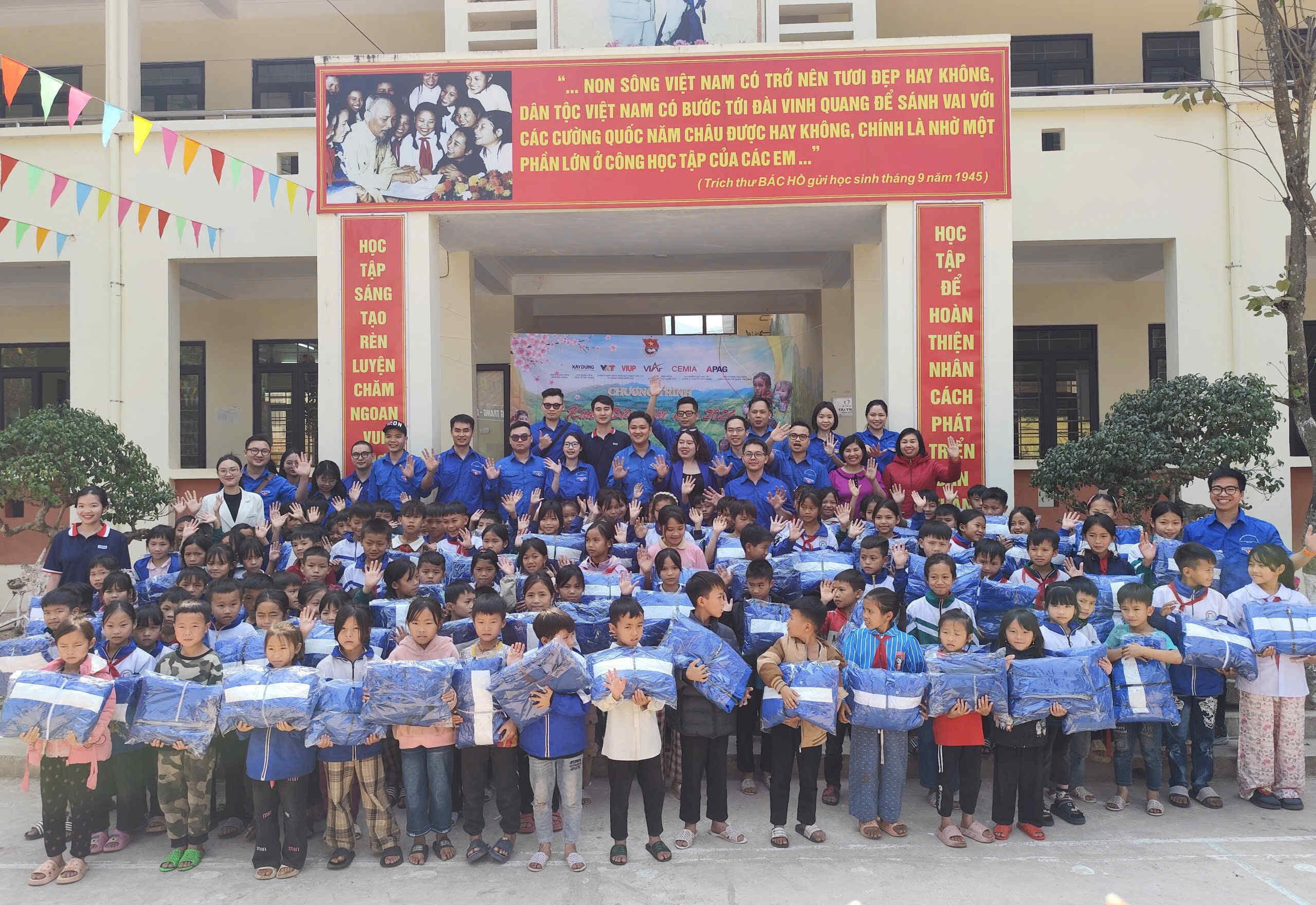 Học viện Hành chính và Quản trị công đồng hành, lan tỏa giá trị nhân văn trong Chương trình “Xuân Biên giới năm 2026” tại Điện Biên