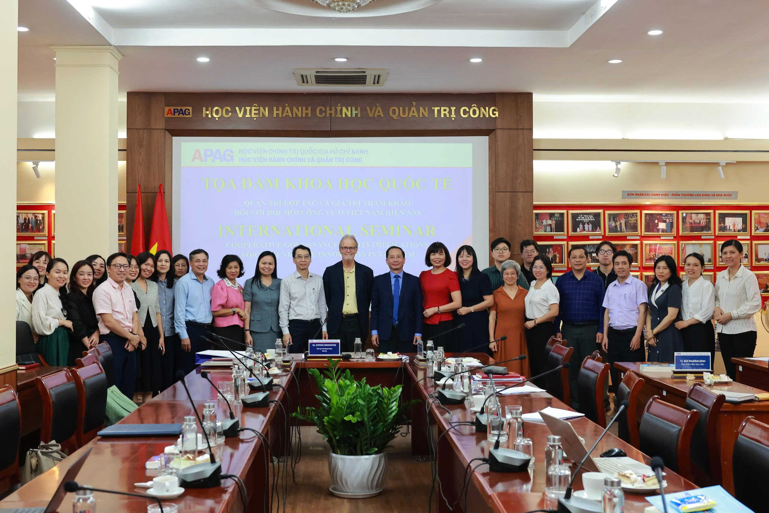 Tọa đàm khoa học quốc tế: “Quản trị hợp tác và giá trị tham khảo đối với đổi mới công vụ ở Việt Nam hiện nay”