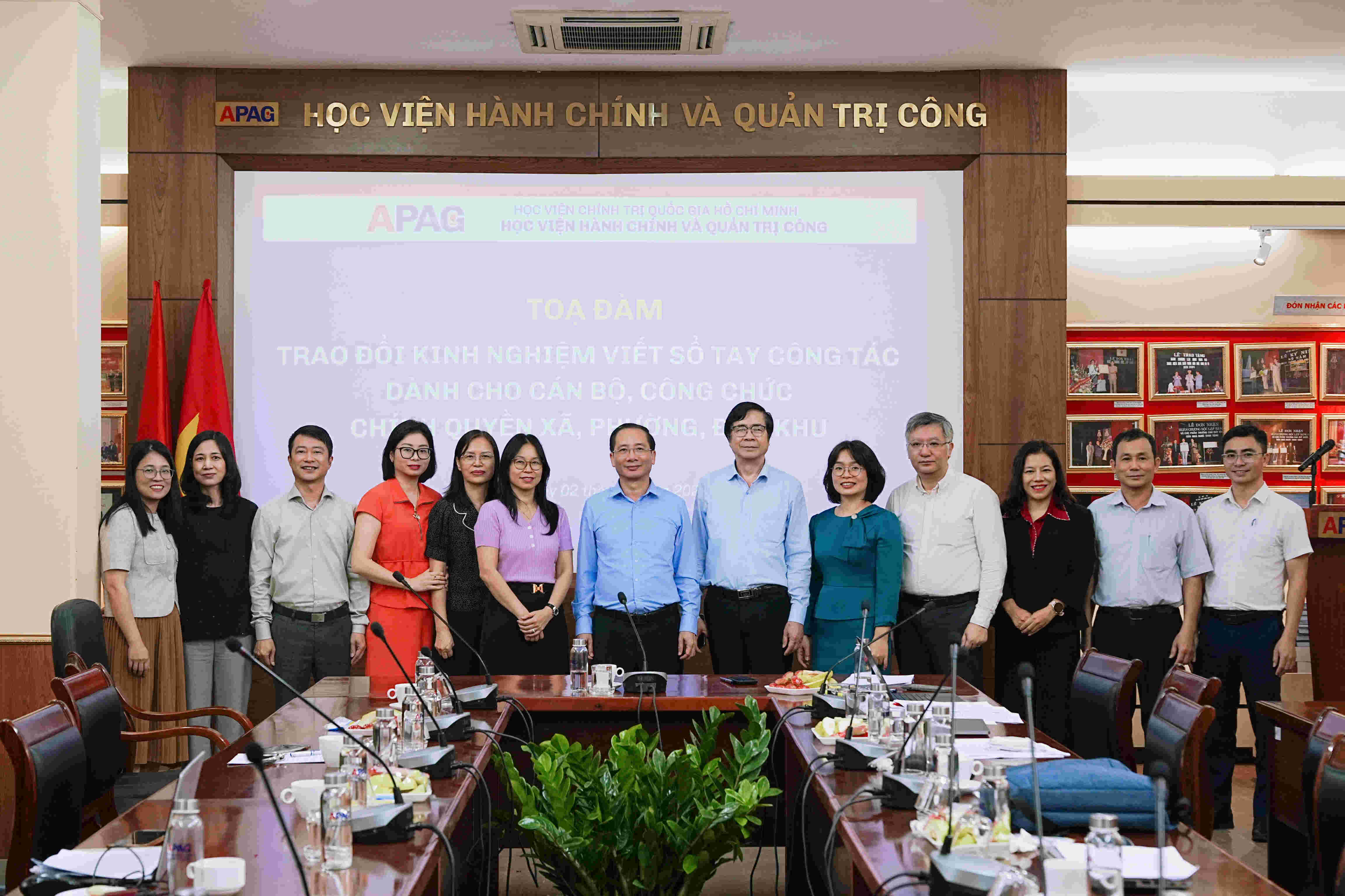 Tọa đàm trao đổi kinh nghiệm xây dựng sổ tay công tác dành cho cán bộ, công chức chính quyền cấp xã, phường, đặc khu