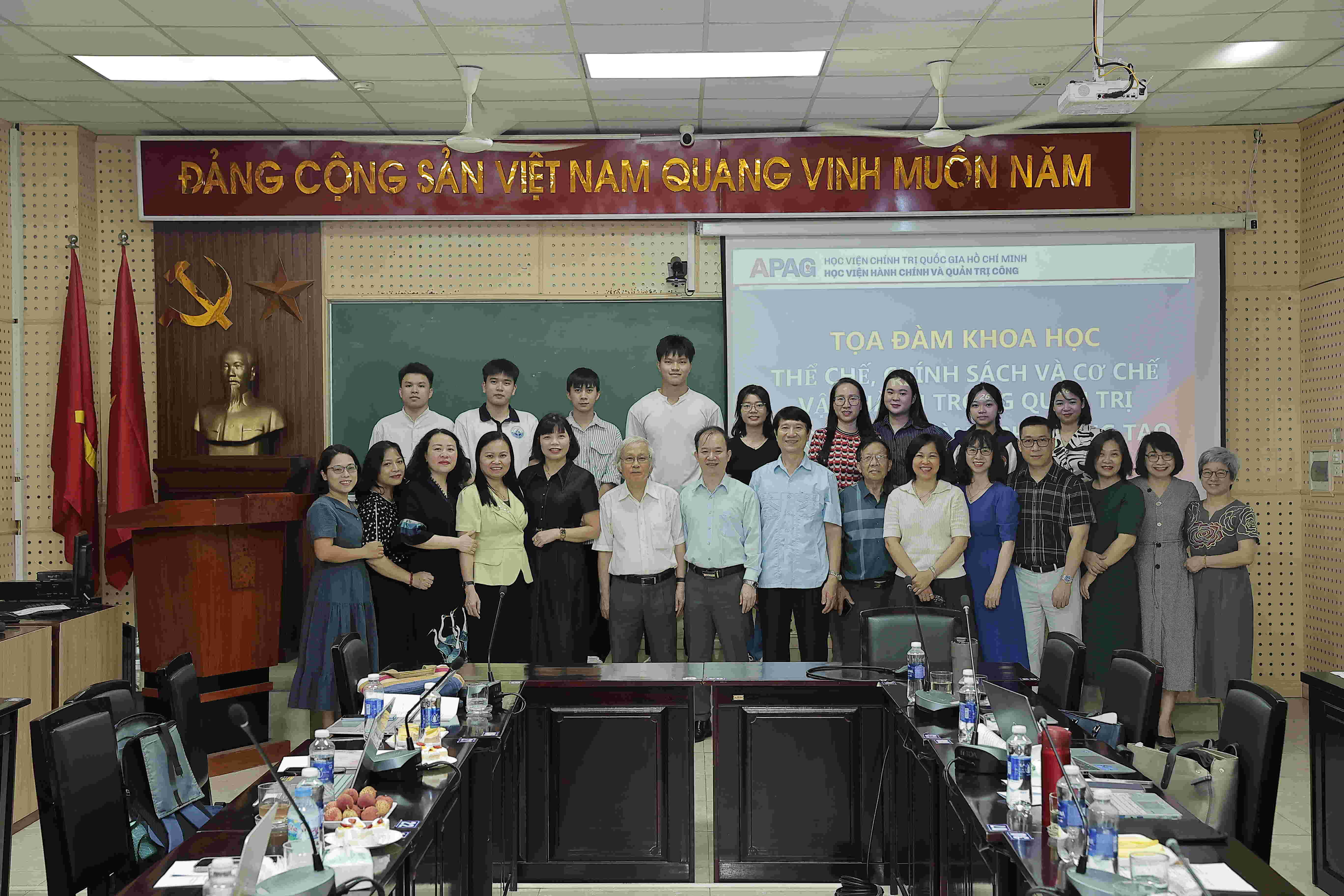 Tọa đàm khoa học “Quản trị và phát triển thành phố sáng tạo”