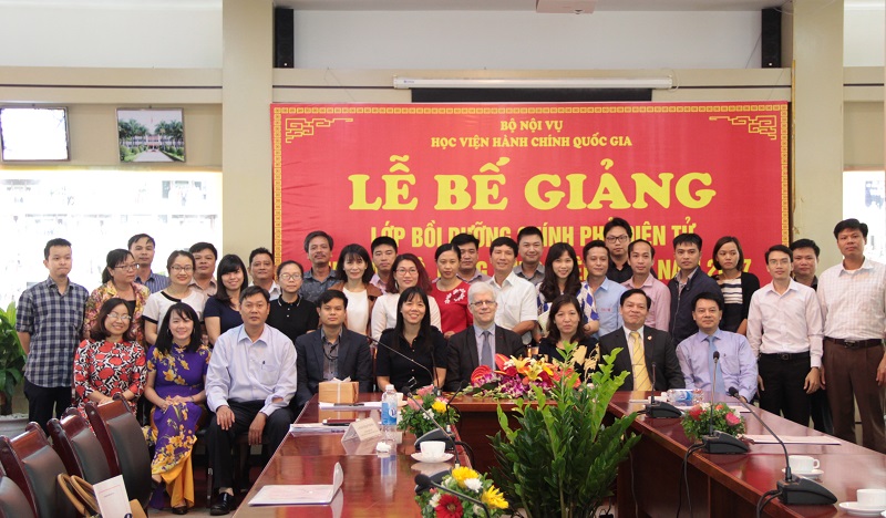 Bế giảng Lớp bồi dưỡng kiến thức về chính phủ điện tử dành cho cán bộ, công chức, viên chức ở trong nước