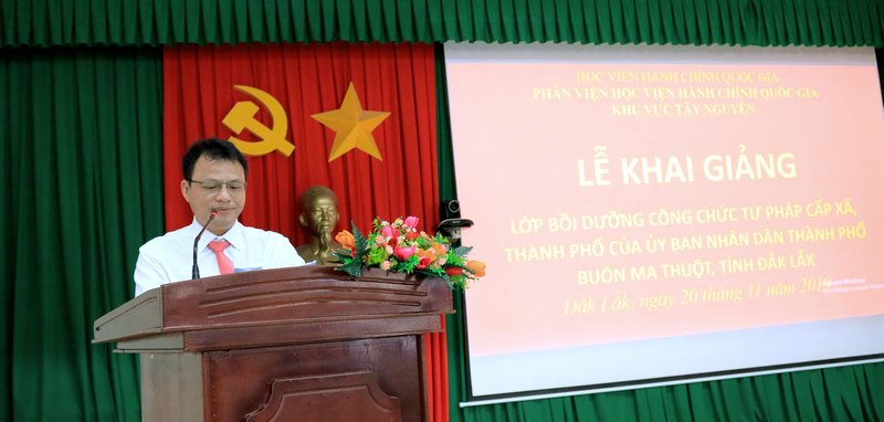 Ông Hồ Trung Kiên – Phó trưởng phòng Nội Vụ thành phố Buôn Ma Thuột phát biểu tại buổi lễ