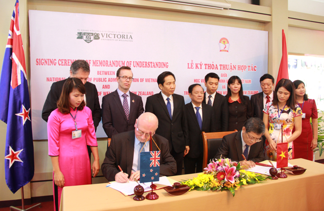 Lễ ký kết Thỏa thuận hợp tác giữa Học viện Hành chính quốc gia với Đại học Victoria, Wellington, New Zealand