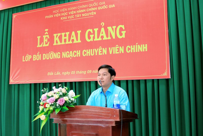 Ông Đỗ Văn Thơ - Đại diện cho học viên của lớp phát biểu tại buổi lễ