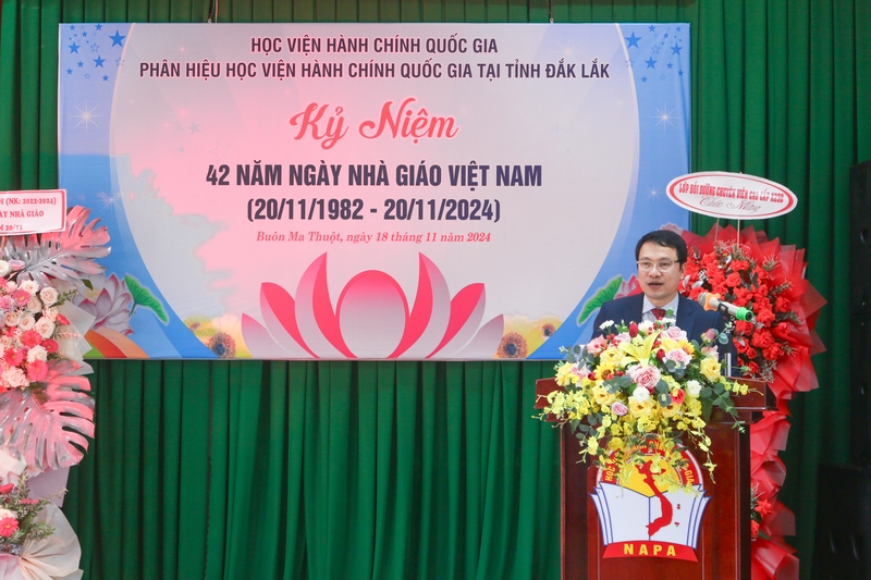 TS. Thiều Huy Thuật – Quyền Giám đốc Phân hiệu Học viện Hành chính Quốc gia tại tỉnh Đắk Lắk trình bày diễn văn tại Lễ kỷ niệm