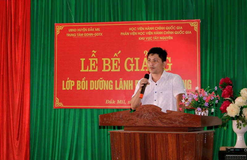 Đại diện cho học viên của lớp phát biểu tại buổi lễ