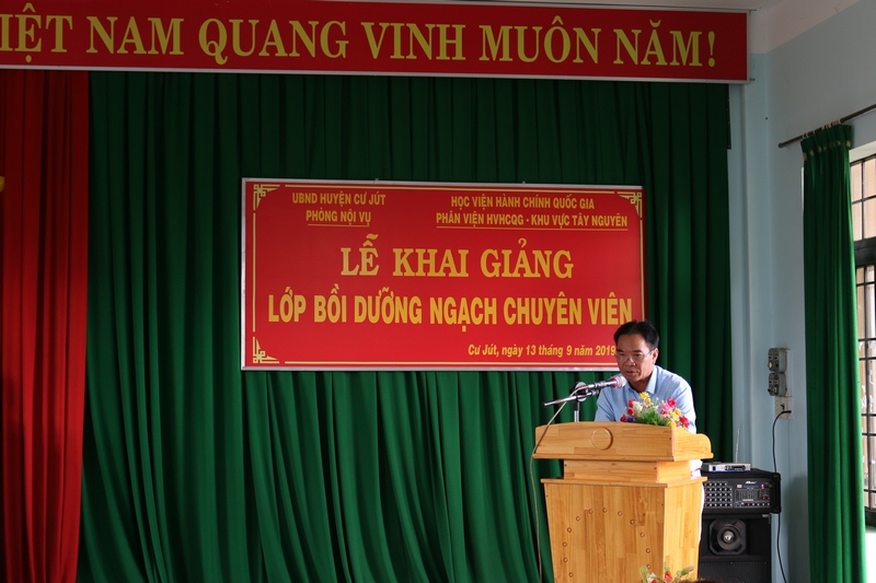 Ông Trần Văn Hai - Trưởng phòng Nội vụ huyện Cư Jút phát biểu tại buổi lễ