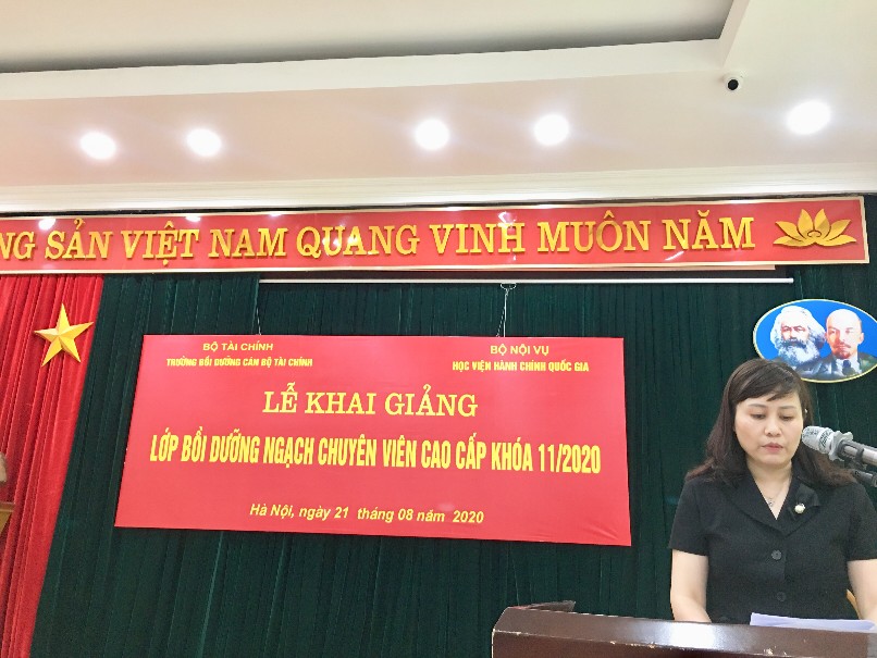 ThS. Lê Phương Thúy, Phó Trưởng Ban Quản lý bồi dưỡng, Học viện Hành chính Quốc gia phát biểu khai giảng khóa học 