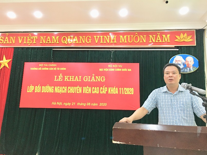 ThS. Đỗ Văn Trường, Giám đốc Trường Bồi dưỡng cán bộ tài chính phát biểu tại buổi lễ 