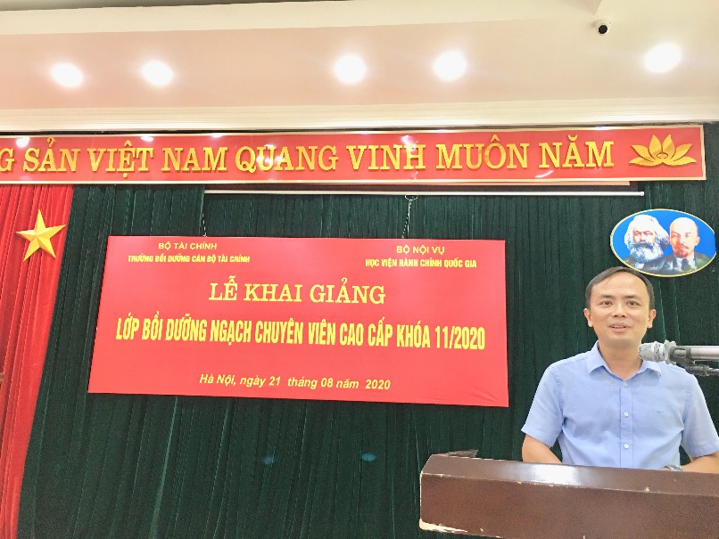 Đồng chí Phạm Thu Phong, Tổng Biên tập Thời báo Tài chính Việt Nam, đại diện học viên phát biểu