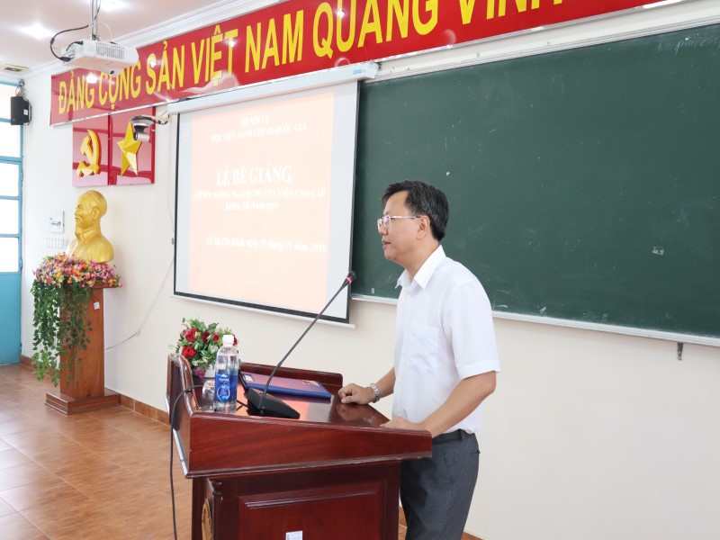 Bế giảng Lớp bồi dưỡng ngạch CVCC khóa XII năm 2019 _ 9