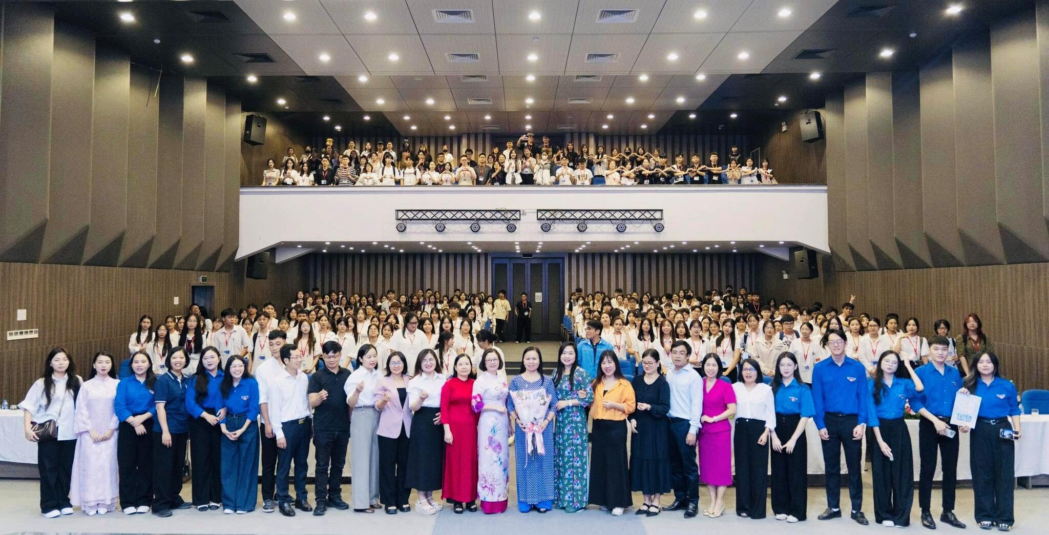 Giới thiệu Khoa Khoa học liên ngành - Ngoại ngữ - Tin học