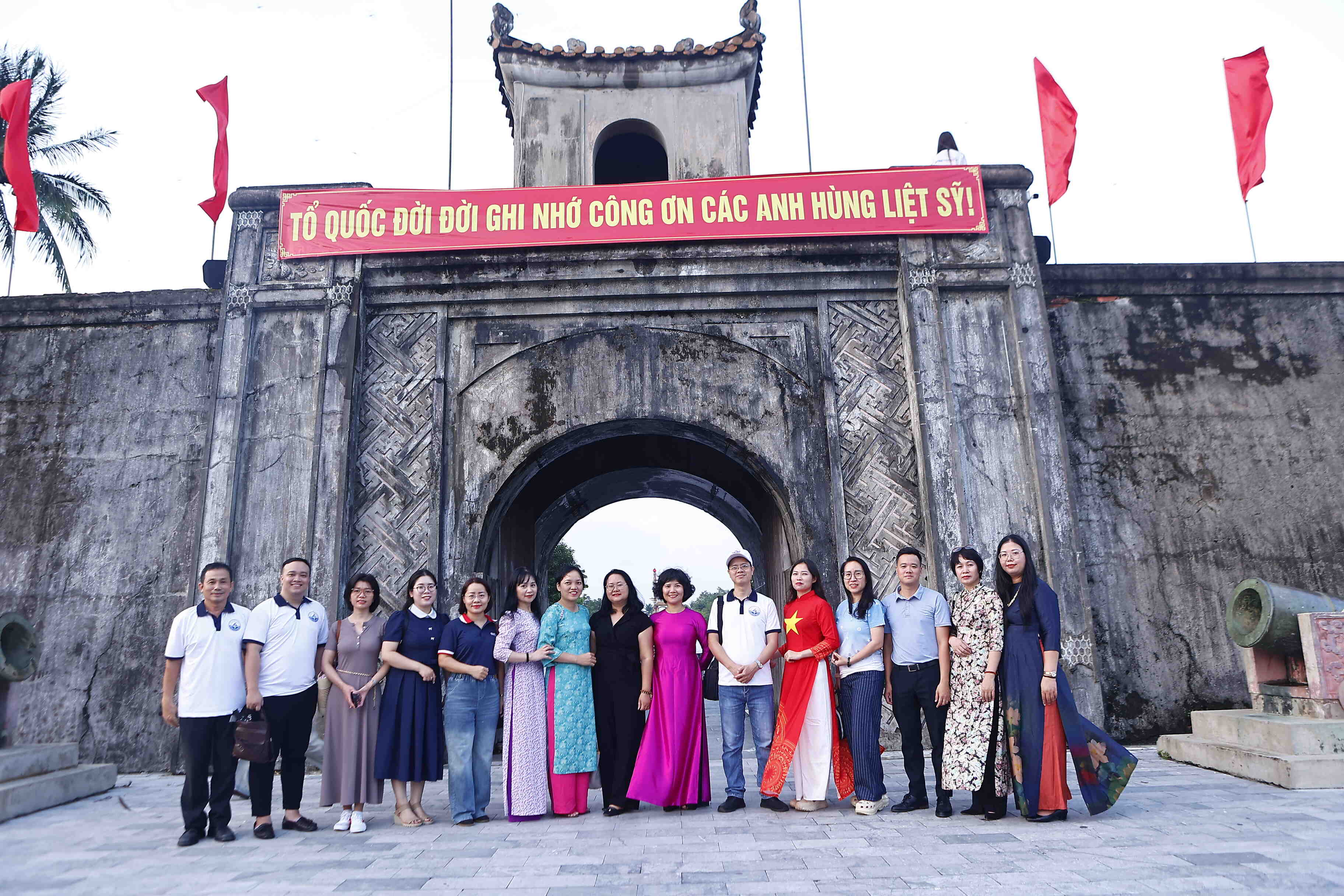 Sinh viên K23 ngành Văn hóa học và Quản lý văn hóa khảo sát thực tế tại tỉnh Quảng Trị