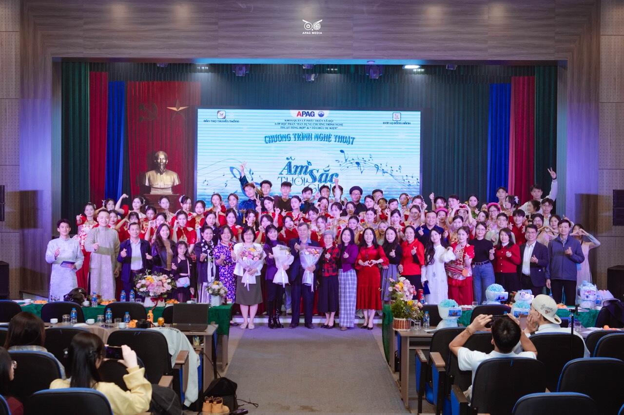 Dấu ấn chương trình “Âm sắc thời gian” trong học phần Dàn dựng chương trình nghệ thuật tổng hợp và Tổ chức sự kiện