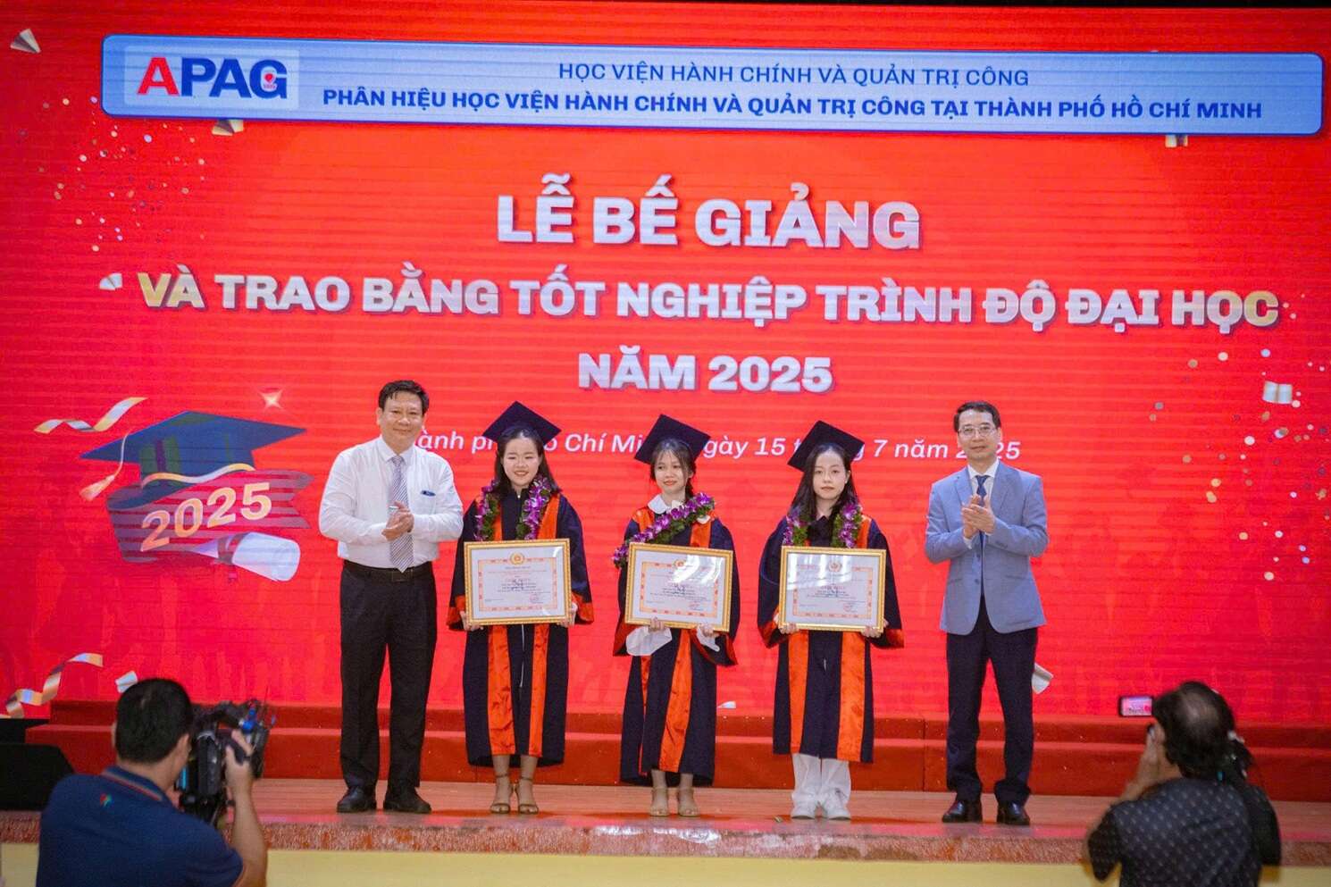 Lễ Bế giảng và trao bằng tốt nghiệp trình độ đại học năm 2025 – Phân hiệu Học viện Hành chính và Quản trị công tại Thành phố Hồ Chí Minh 