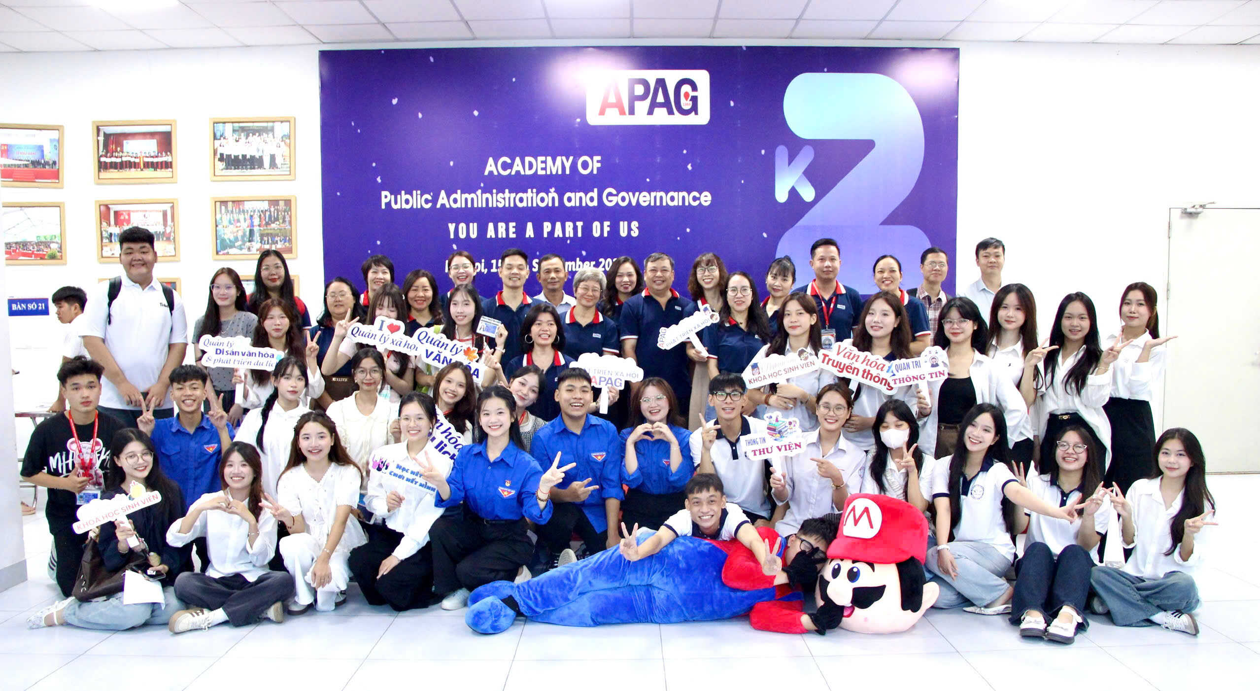 Khoa Quản lý phát triển xã hội hỗ trợ tân sinh viên trúng tuyển đại học chính quy năm 2025 nhập học 
