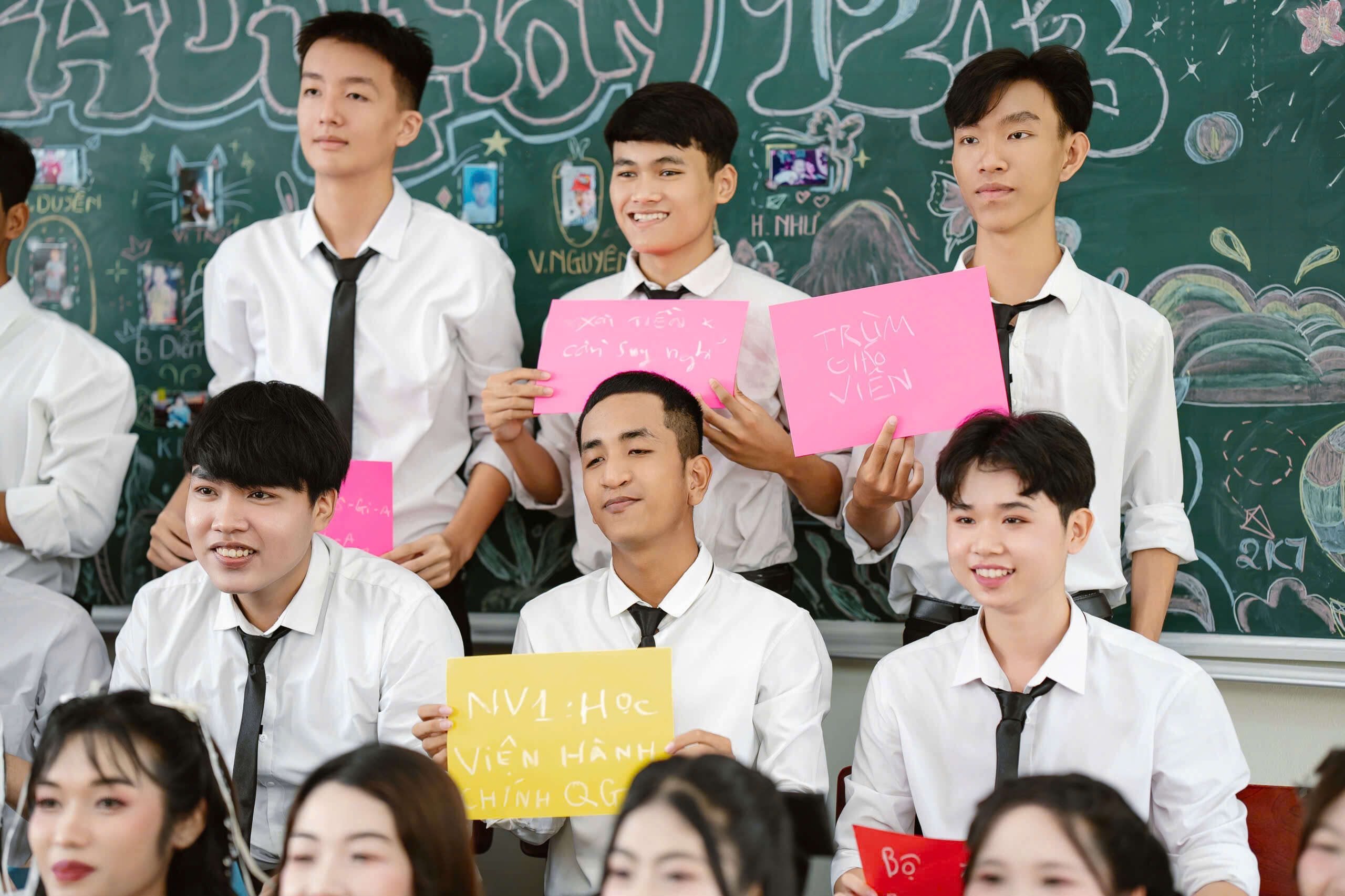 Tân sinh viên dân tộc Khơ-me bị khuyết tật, mồ côi cả cha và mẹ, một mình vượt hơn 1000km đến trường nhập học