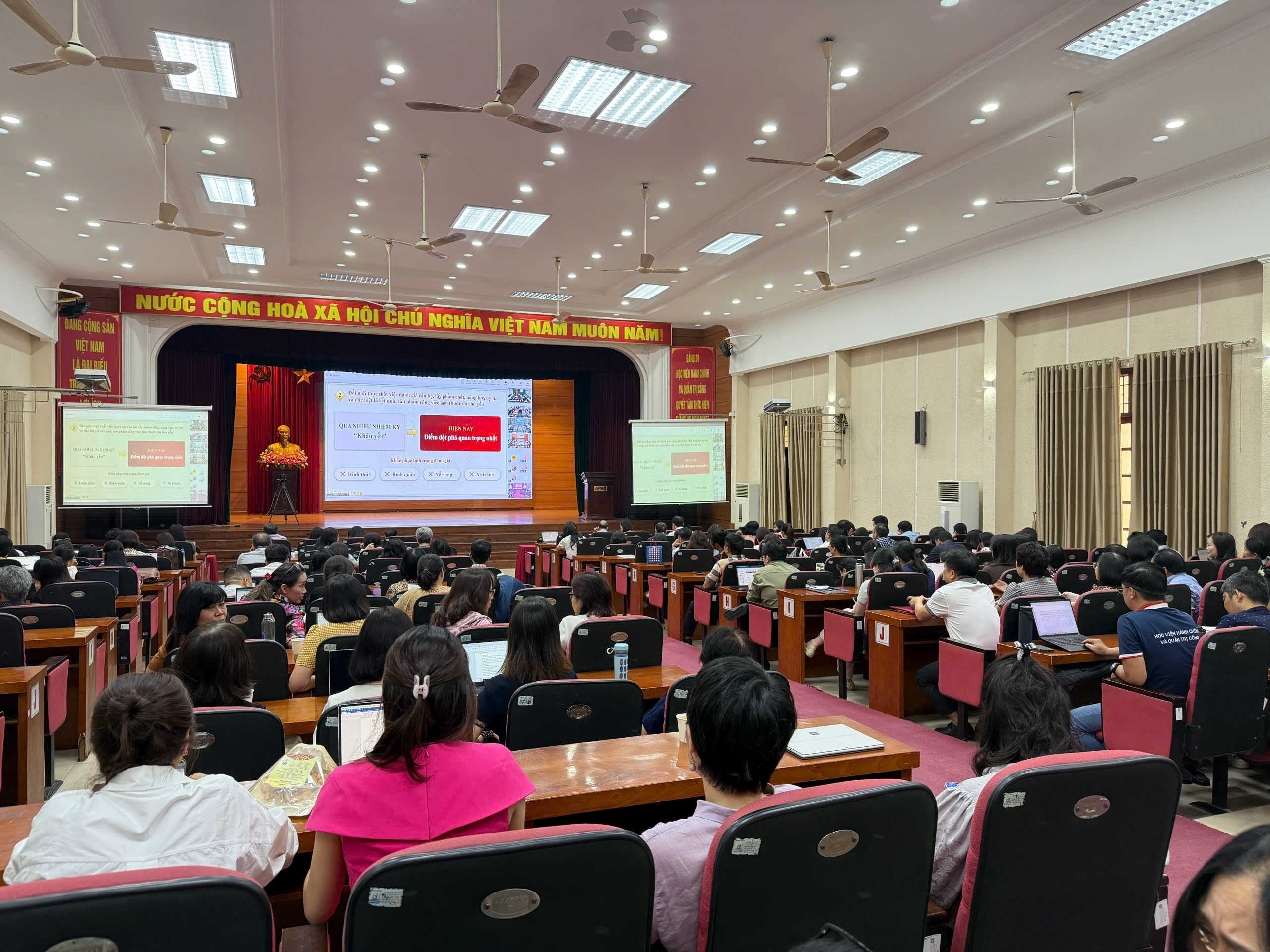 Học viện Hành chính và Quản trị công tham dự Hội nghị toàn quốc nghiên cứu, học tập, quán triệt và triển khai thực hiện Nghị quyết Hội nghị lần thứ tư Ban Chấp hành Trung ương Đảng khóa XIV