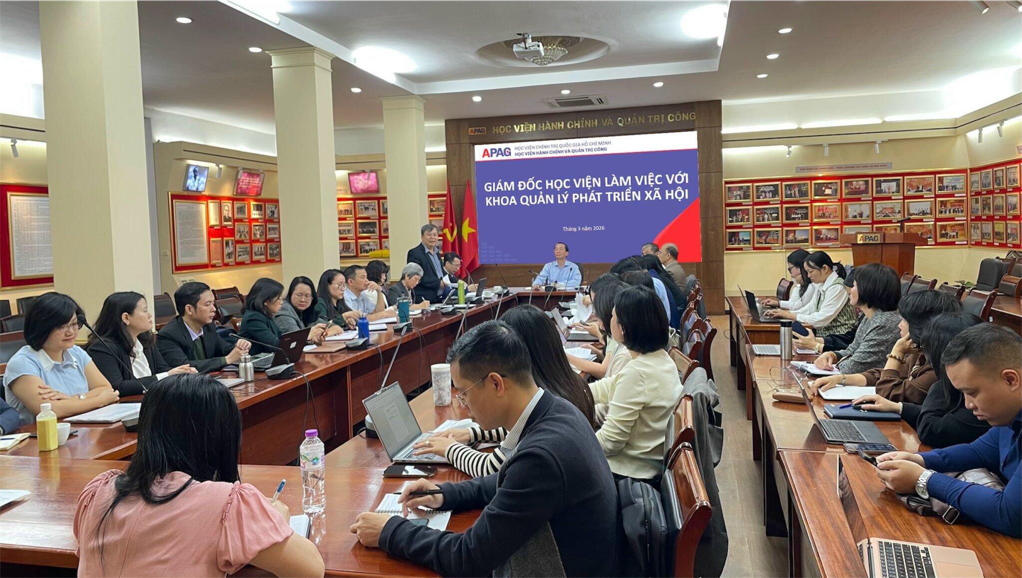 Giám đốc Học viện Hành chính và Quản trị công làm việc với Khoa Quản lý phát triển xã hội