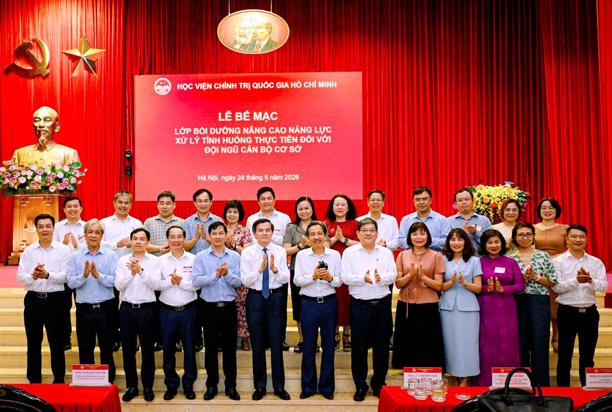 Bế mạc Lớp bồi dưỡng nâng cao năng lực xử lý tình huống thực tiễn đối với đội ngũ cán bộ cơ sở