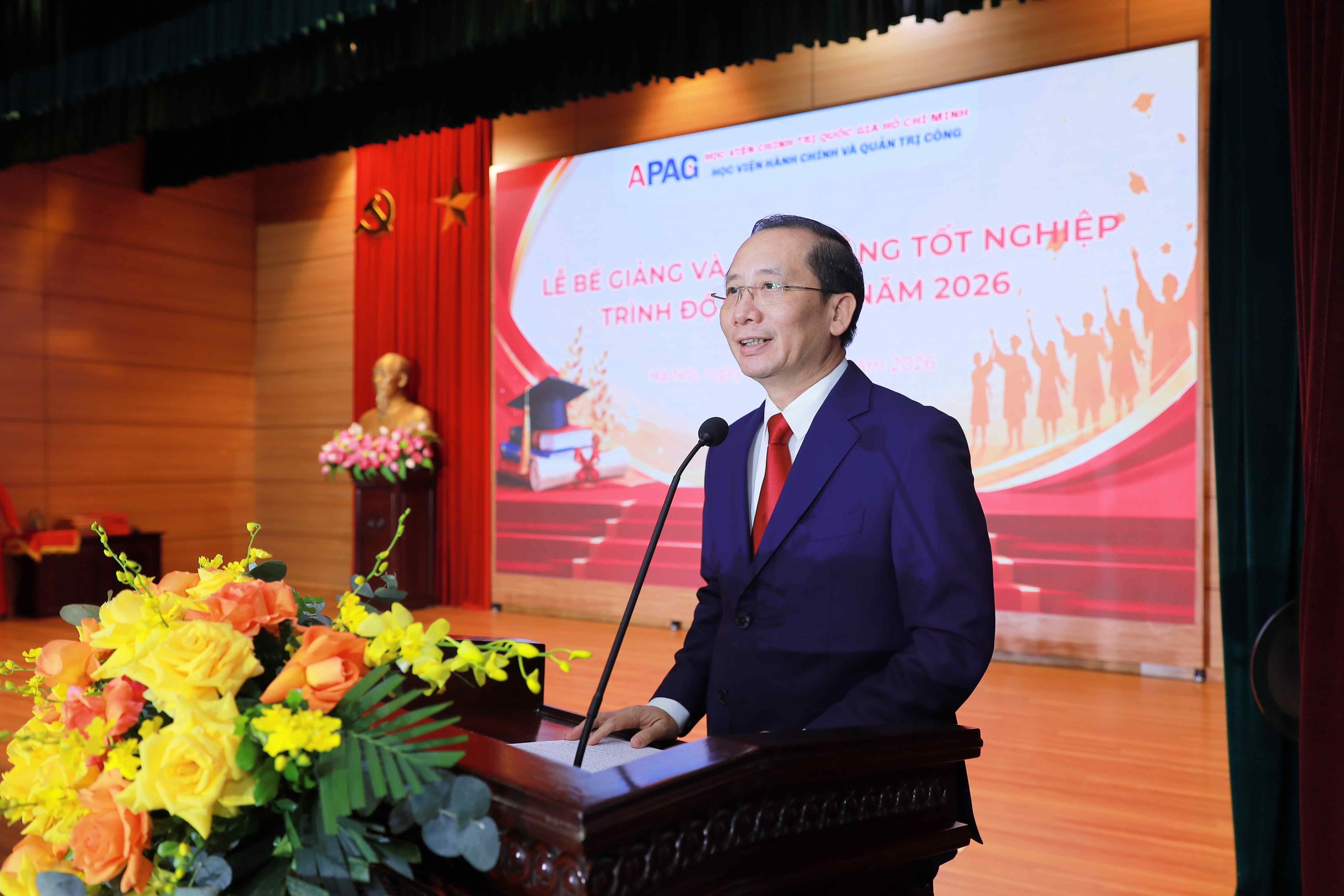 Tấm bằng hôm nay ghi nhận quá khứ, nhưng cũng mở ra hành trình của tương lai