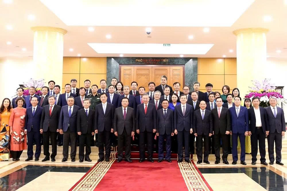Tập trung nghiên cứu những vấn đề lý luận mới của thời đại và cấp bách của đất nước