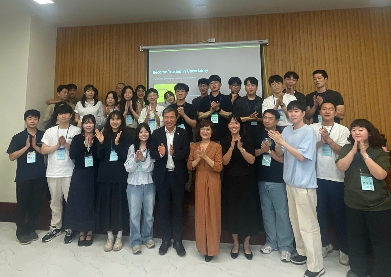 Từ yêu cầu của doanh nghiệp đến hành trình xây dựng sự nghiệp: Học viên Chương trình đào tạo quốc tế “Nhà quản lý kinh doanh trẻ toàn cầu” tại Học viện Hành chính và Quản trị công đối thoại với lãnh đạo doanh nghiệp Hàn Quốc và EY Việt Nam