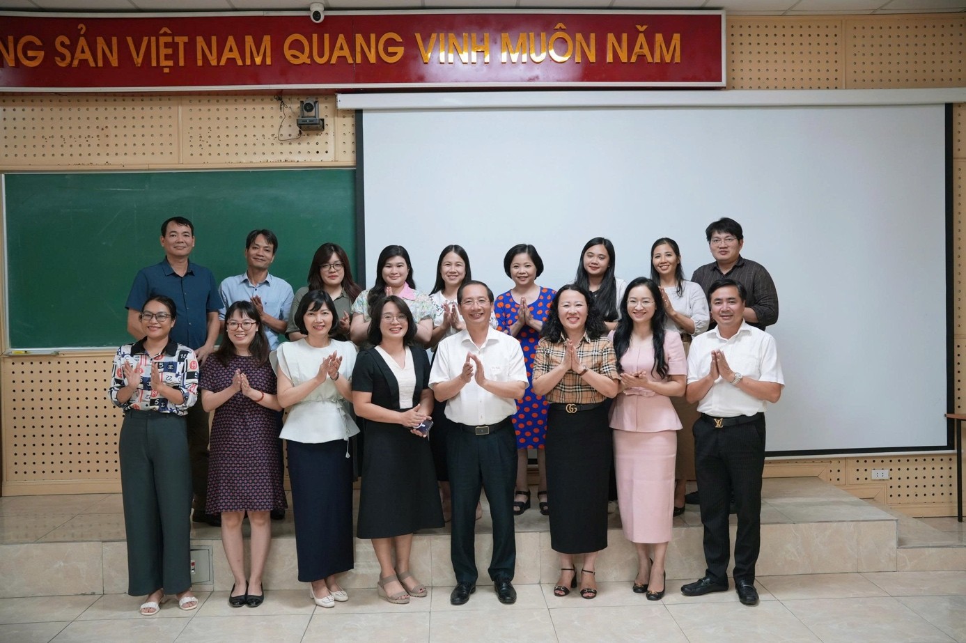 Tiếp cận thể chế kiến tạo phát triển - định hướng xây dựng bản sắc chuyên môn của Khoa Luật, Học viện Hành chính và Quản trị công
