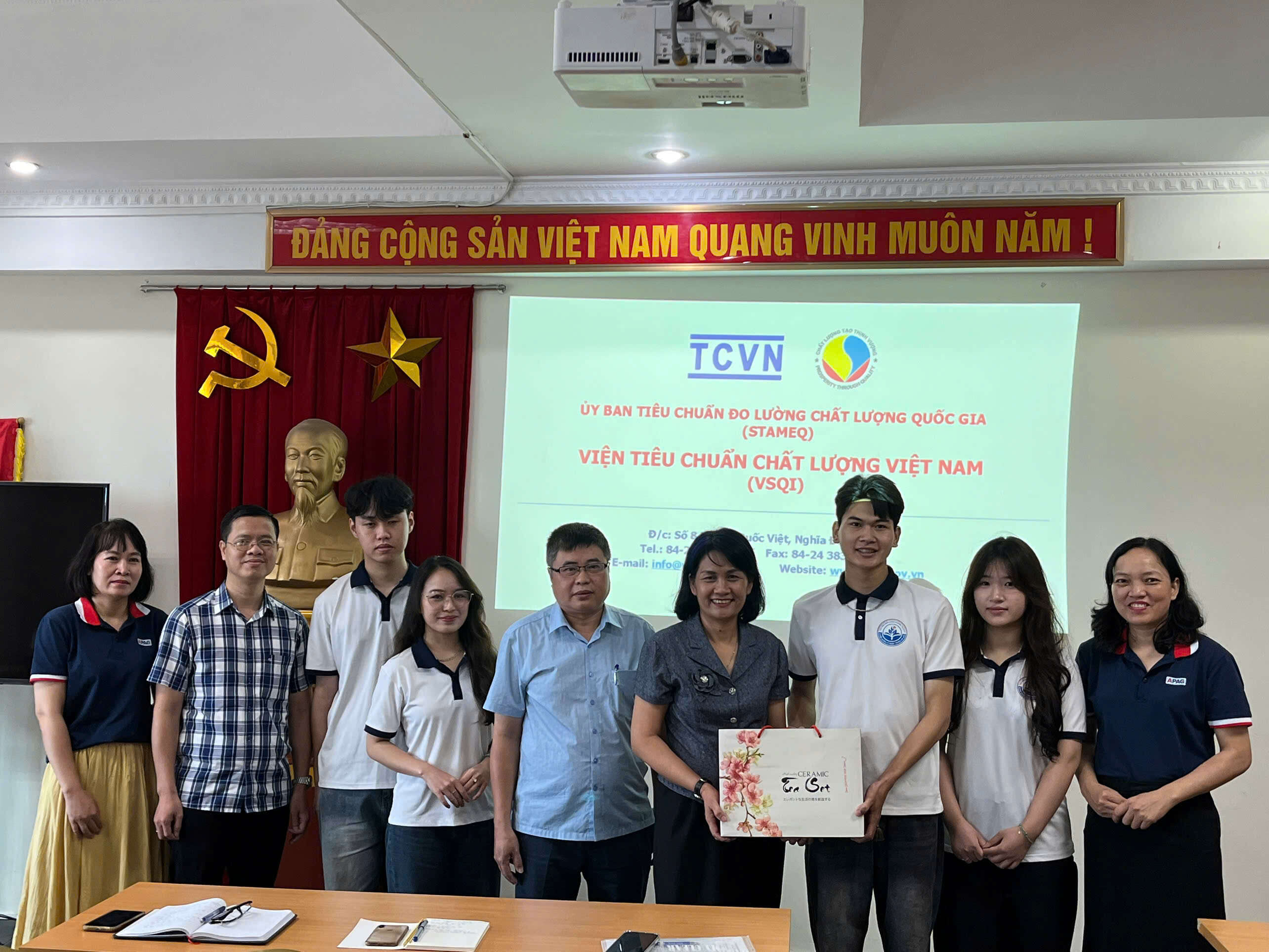 Sinh viên Khoa Quản lý phát triển xã hội tham quan, học tập thực tế tại Viện Tiêu chuẩn Chất lượng Việt Nam