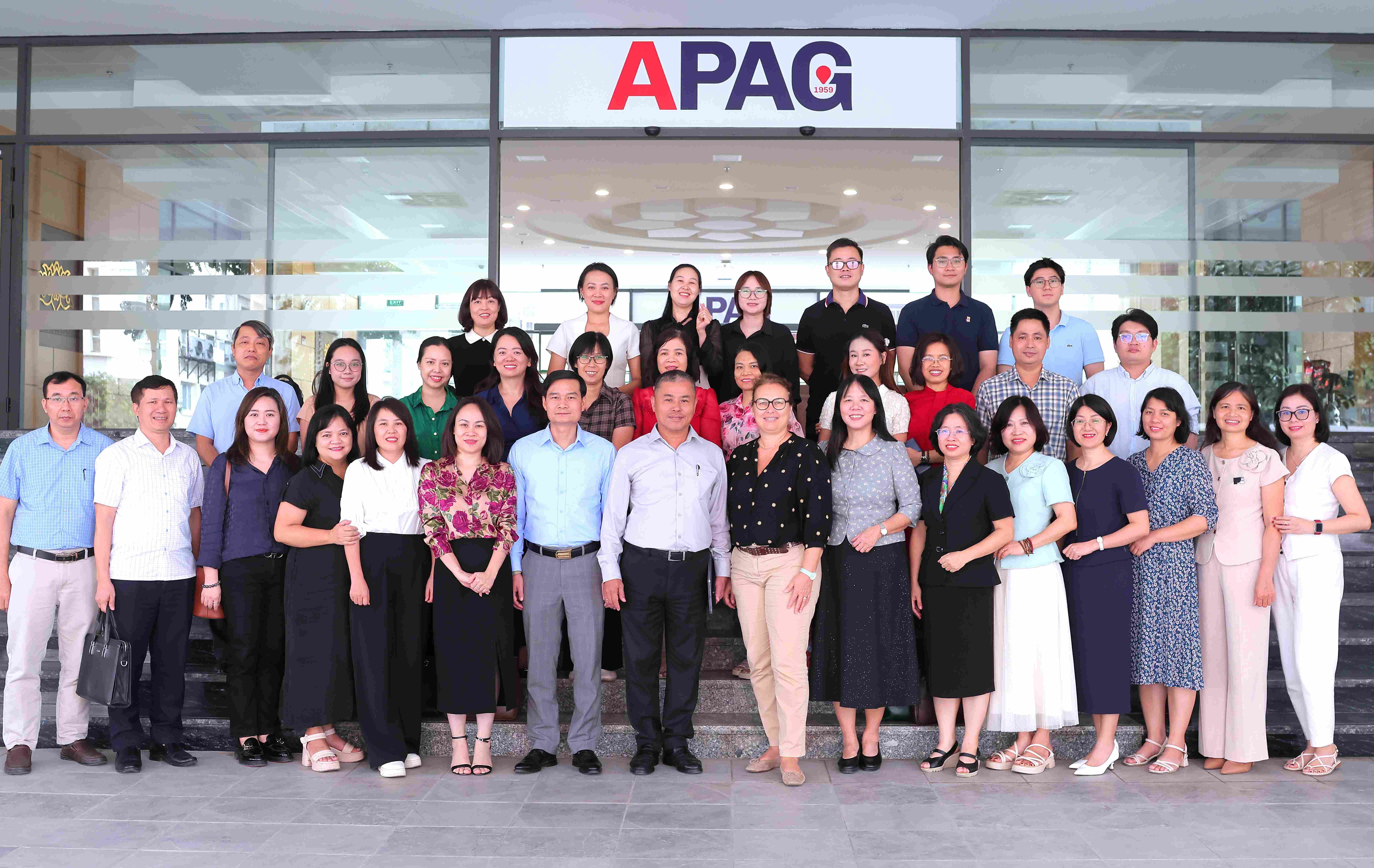 Lễ bế giảng khóa bồi dưỡng “Cải cách hành chính, kiểm tra, đánh giá và nâng cao hiệu quả hoạt động của cơ quan nhà nước: Kinh nghiệm thực tiễn của Cộng hòa Pháp”